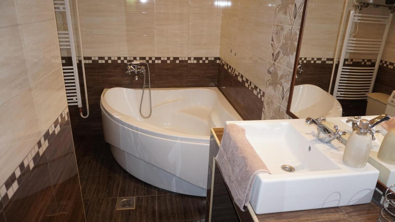 Edes Otthon Apartman Gyula Exterior photo